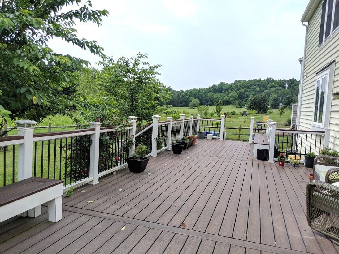composite deck - 43856 Churchill Glen Dr