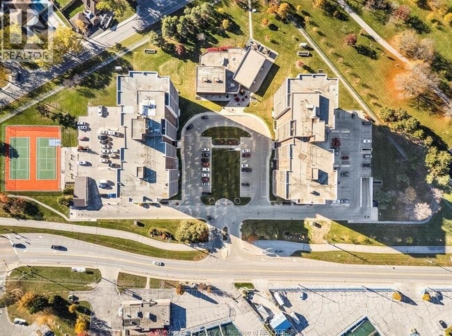 Building Photo - 9099 Riverside Dr E