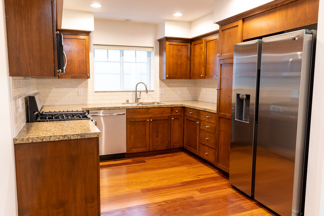 Stainless Steele Appliances - 5906 Murietta Ave