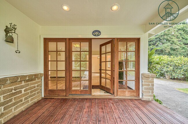 Building Photo - Three Bedroom House Plus Two Guest Units i...