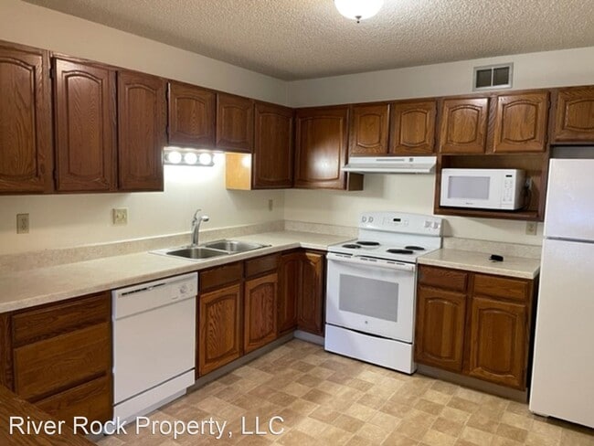 Building Photo - 3 br, 2 bath House - 143D Prairiewood Driv...