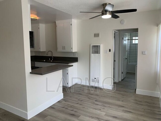 Foto del edificio - 10919 Pioneer Blvd