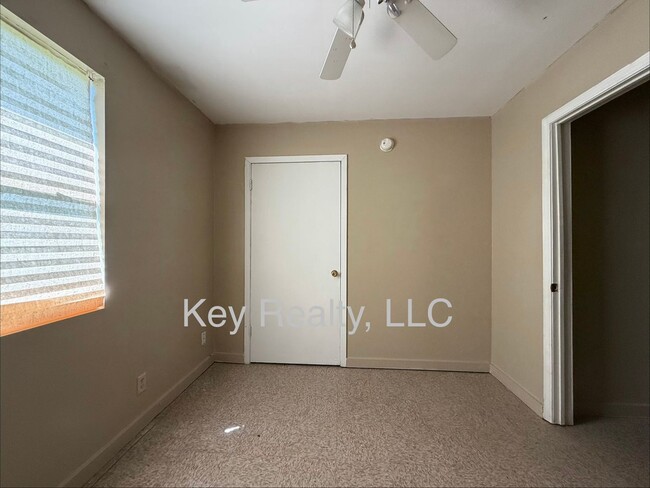 Building Photo - ****413 - B Hickory St. - Pineville