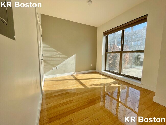 Building Photo - 1105 Boylston St