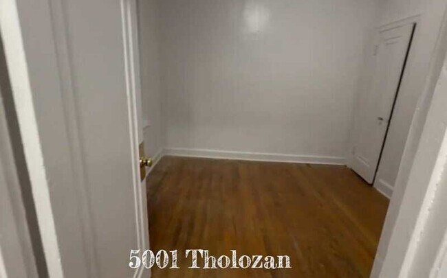 Foto del edificio - 5001 Tholozan Ave