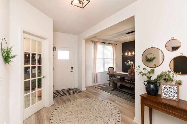 Foto del edificio - 6787 Oakcrest Dr