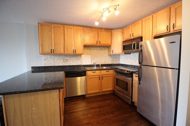 Building Photo - 2754 N Hampden Ct