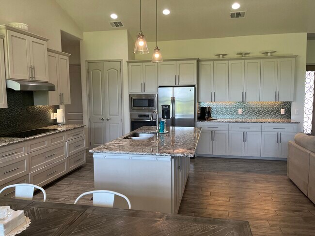 Building Photo - 305 Firestone Dr