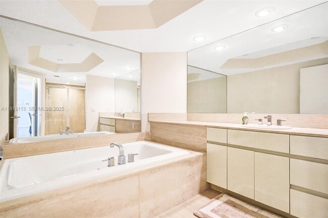 Building Photo - 3000 Island Blvd