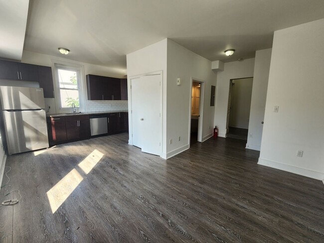 Building Photo - 2841 W Girard Ave