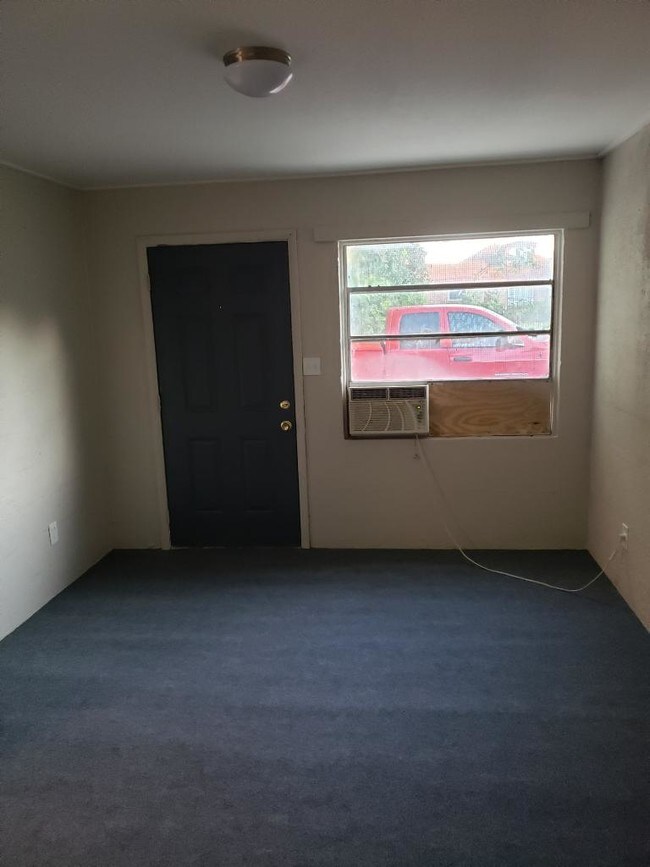 Building Photo - 1002 Ola Dr