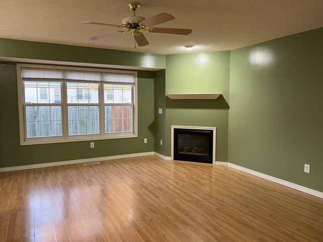 Building Photo - Very sharp 3 BR, 2.5 bathroom,  updated appliances, hardwood flooring