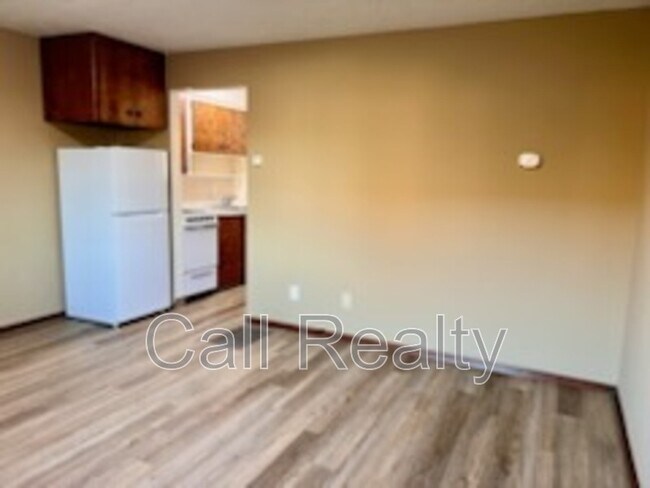 Building Photo - 5225 N Crestline St