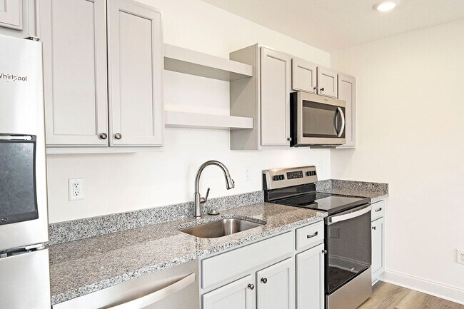 Building Photo - Pet-Friendly Studio Apartment in Desirable Old Trail