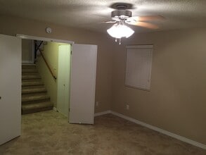 Building Photo - 14216 Woodlands Dr