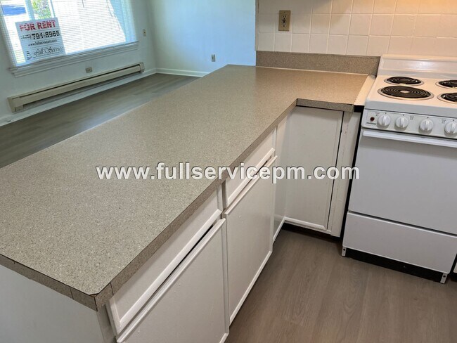 Foto del edificio - 9101 Corbin Dr