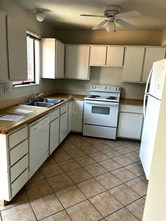 Foto del edificio - 2413 W 27th St