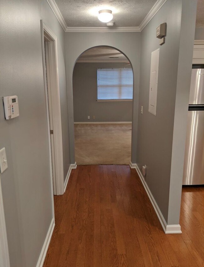 Building Photo - Donelson Townhome!