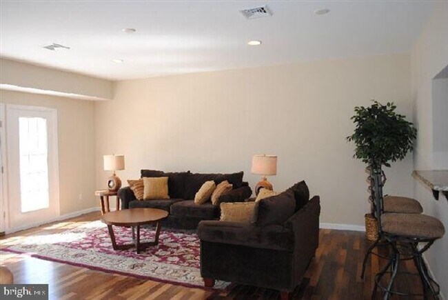 Foto del edificio - BEAUTIFUL TOWNHOUSE, GREAT LOCATION