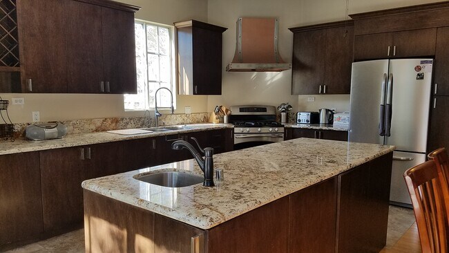 Building Photo - 10350 Johanna Ave