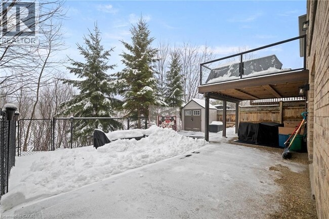 Building Photo - 695 Robert Ferrie Dr