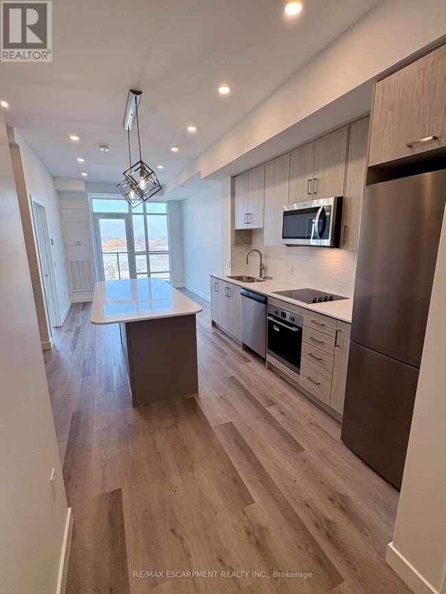 Building Photo - 461 Green Rd