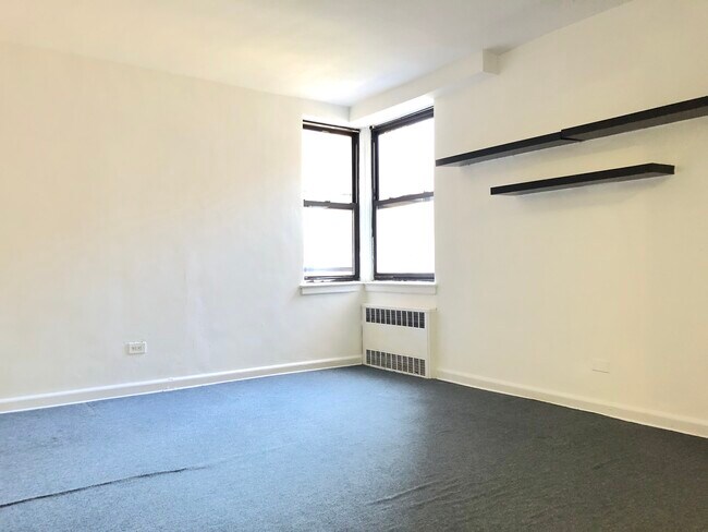 Building Photo - 85-14 Broadway