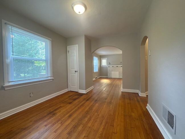 Building Photo - Stunning 3-Bedroom Home with Spacious Fenc...