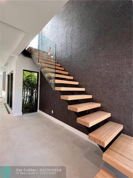 Foto del edificio - 1620 NE 5th Ct