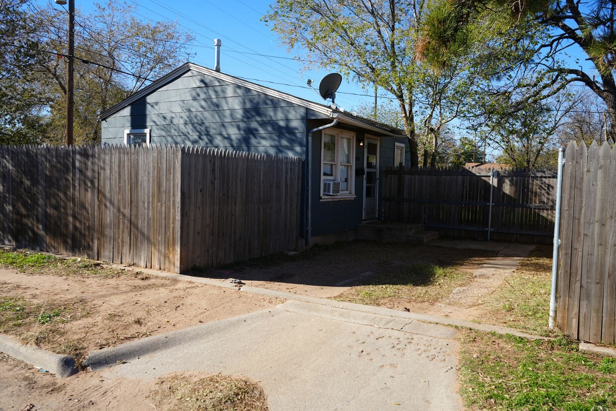 Primary Photo - 2601 40th St