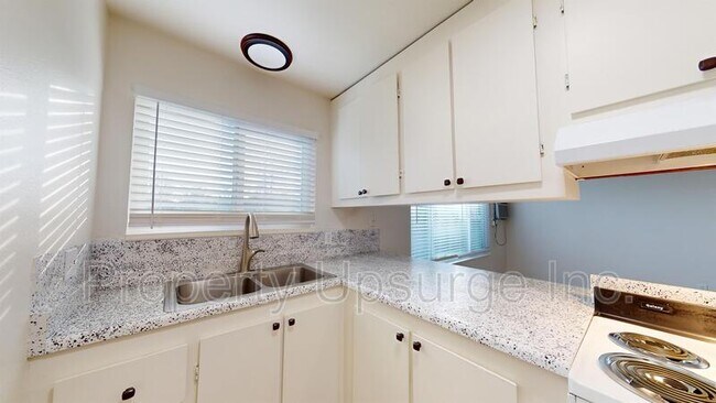 Building Photo - 2563 Irwin Rd