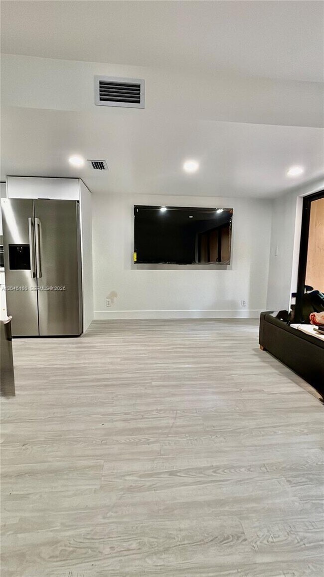 Foto del edificio - 8010 NW 27th Pl