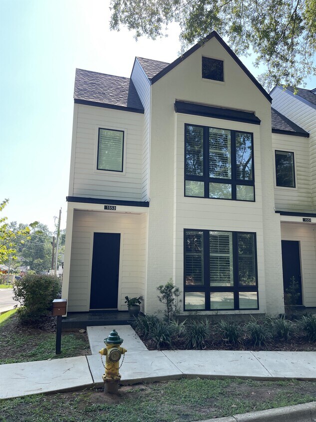 Primary Photo - 1553 Pine St