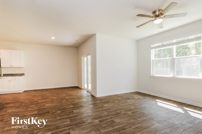 Foto del edificio - 544 Wayton Cir