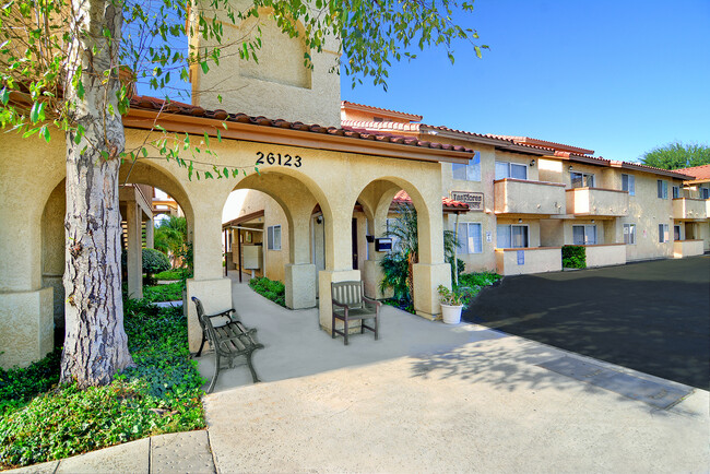 Entrada - Las Flores Apartments