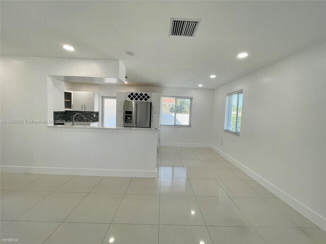 Foto del edificio - 3 br, 2 bath House - 9702 SW 37th Ter