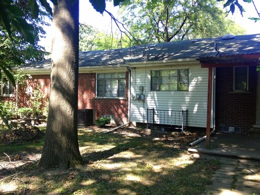 Building Photo - 20466 Woodcrest St
