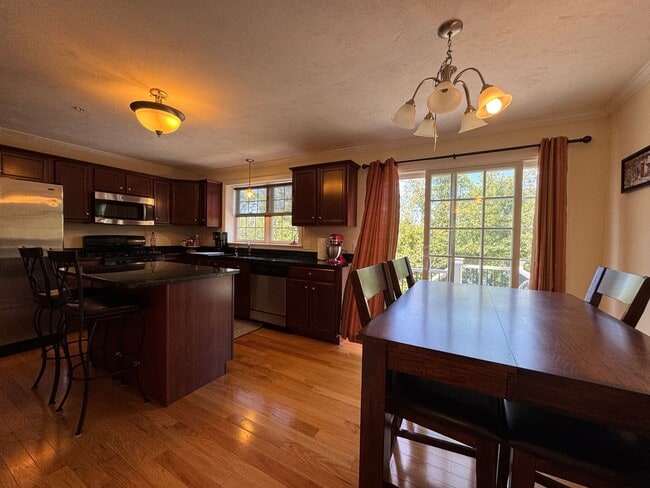 Building Photo - Updated Two-Bedroom Corner Townhouse in Lo...