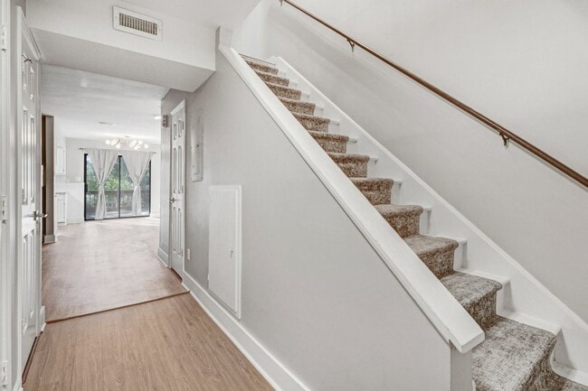 Foto del edificio - RENOVATED 2 BR | 2 BA Townhome in Goldsboro *less than 2 miles from SJAFB*