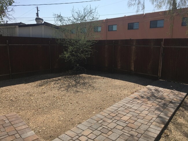 Photo - 1030 E 7th St House