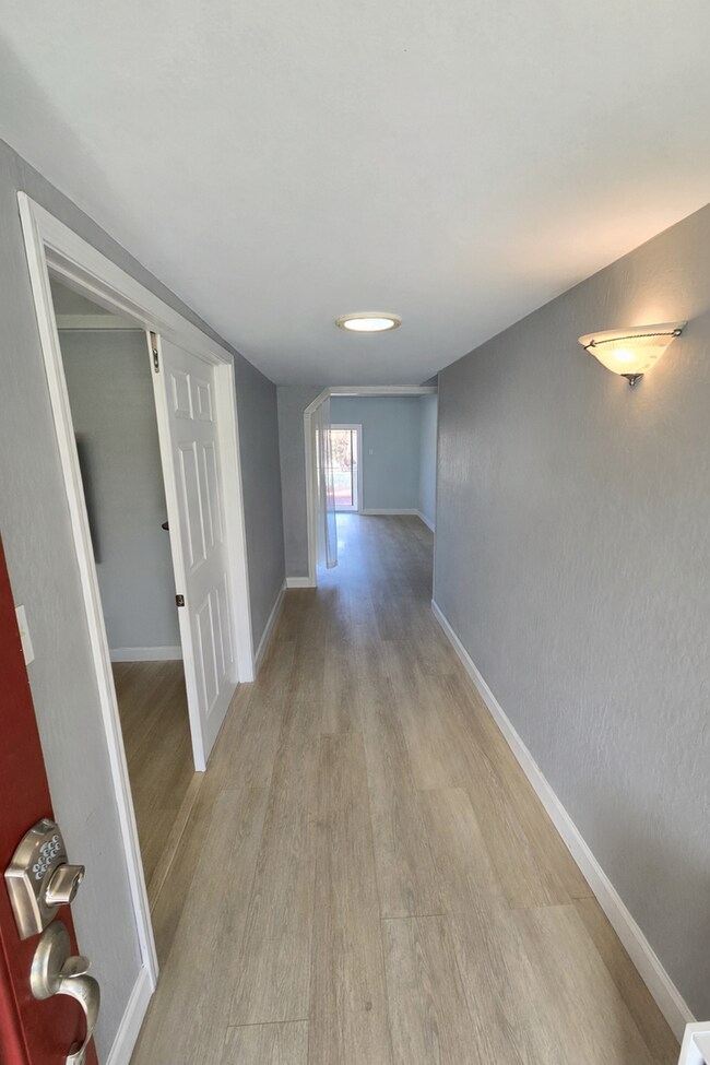 Building Photo - Sharp 4 Bedroom 2 Bath Great Neighborhood in Pleasanton