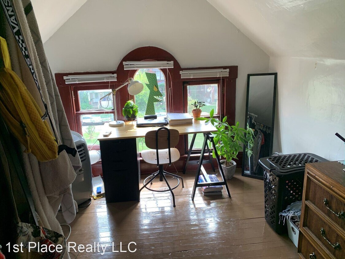 Primary Photo - 4 br, 2 bath House - 422 E 15th Avenue