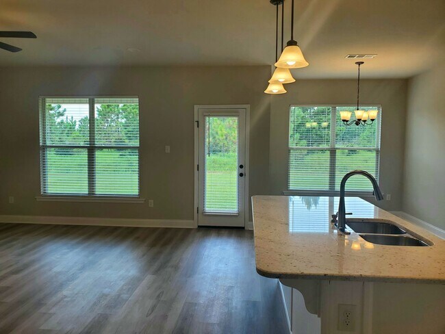 Building Photo - Beautiful Home in Majestic Manor Subdivision!