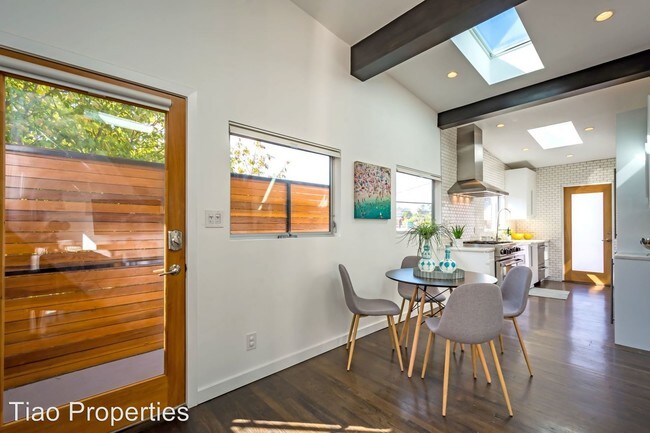 Building Photo - 2 br, 1 bath House - 2610 Silver Lake Blvd