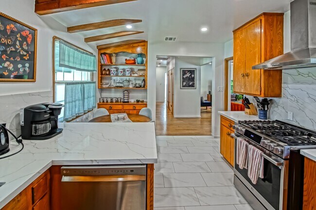 Foto del edificio - 1700 W 26th St