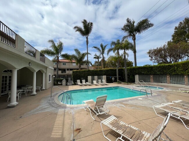 Foto del edificio - $1000 OFF FIRST MONTH’S RENT! 3 Blocks To Downtown! Upper: 3 Bedroom 3 Bath,