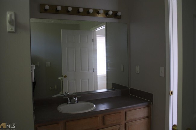 Building Photo - 827 Sweetwater Way