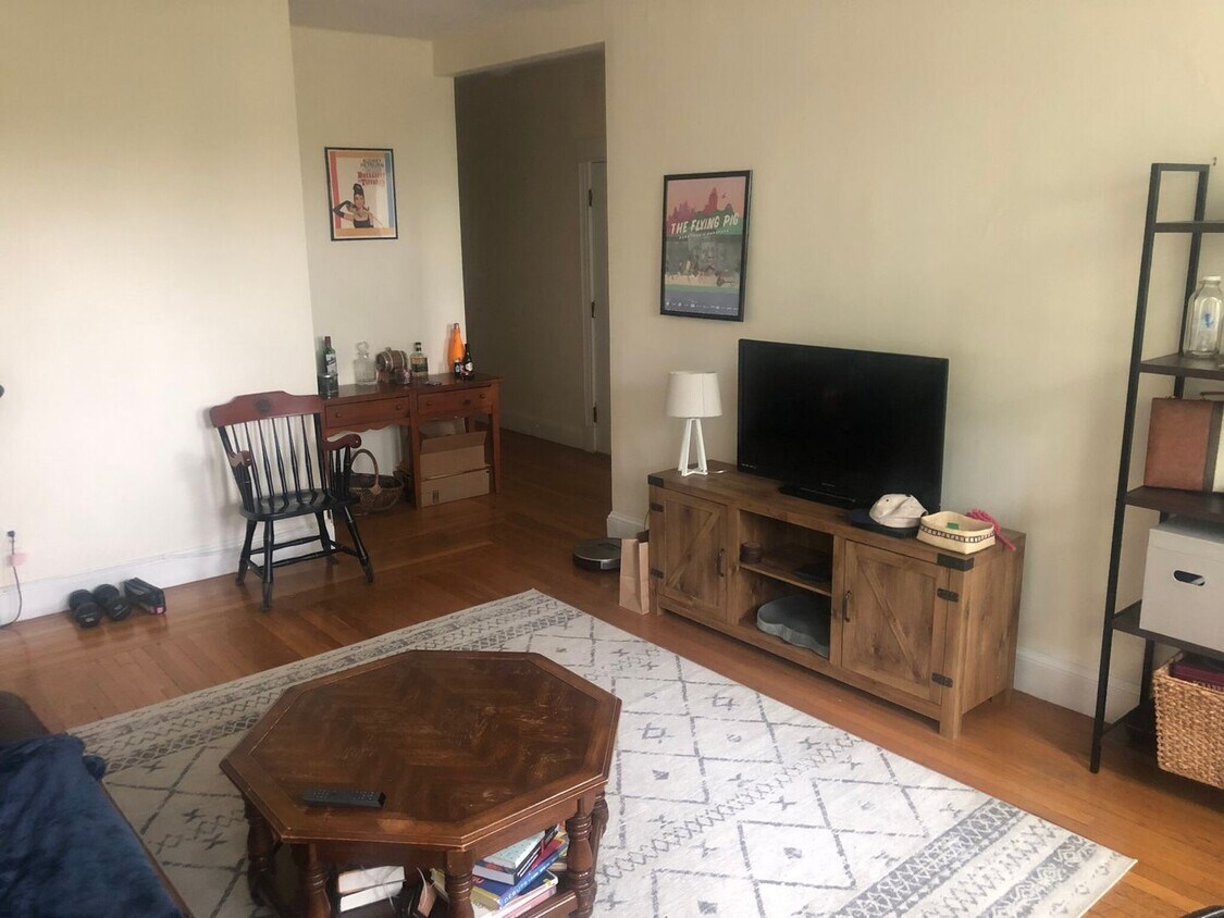 Foto principal - HOT BROOKLINE LISTING!!!!!