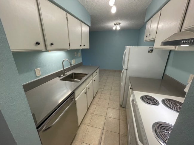 Building Photo - 7615 E Quincy Ave