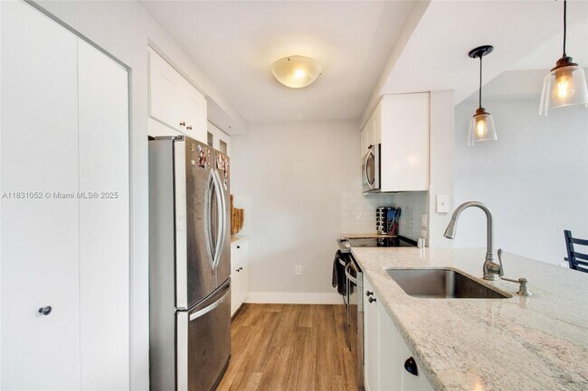 Foto del edificio - 275 NE 18th St